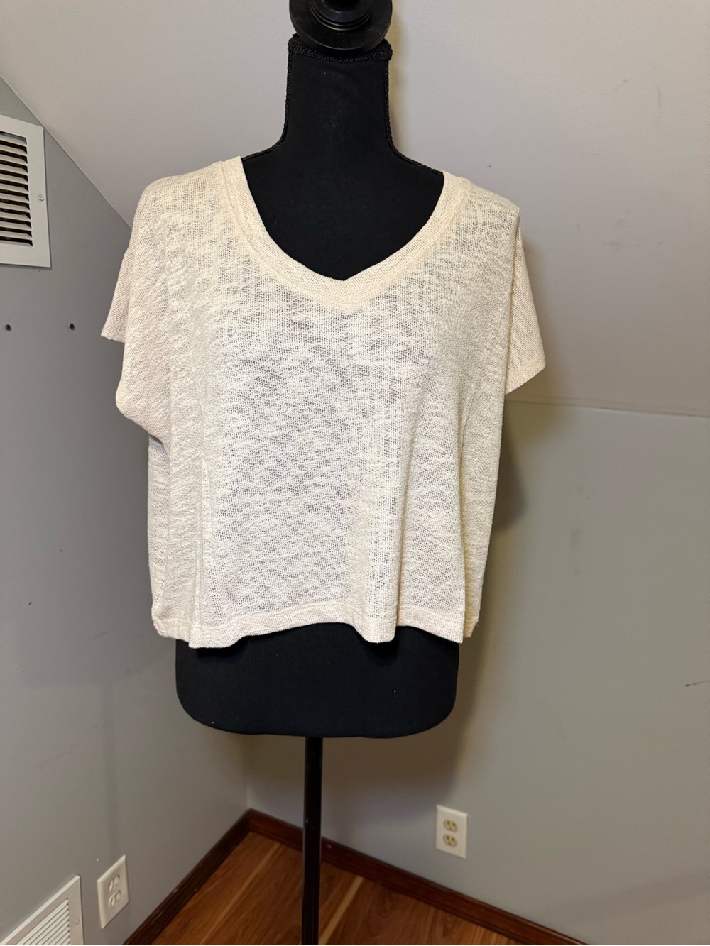 Zenana Relaxed Cream V-Neck Cropped Top